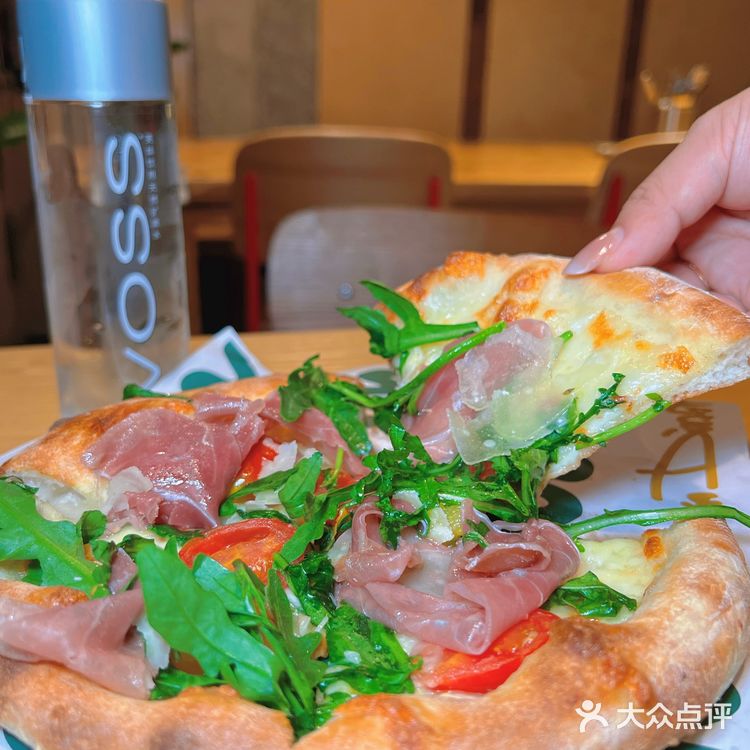 十全街这家氛围感🍕披萨店！你们打卡了吗？