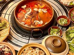 -阿山卓·野生菌火锅·纳西火塘烤肉