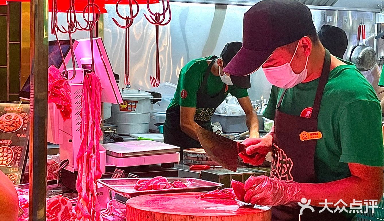 广州探店｜人均30就能吃到强叔现切猪杂粥啦～ 