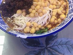 -渝之汇牛肉豌杂面