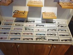 -MiRi眼镜·蔡司·星趣控·尼康控优点视觉合作店(南京东路店)