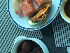 -亚洲国际大酒店·云顶阁旋转自助餐厅
