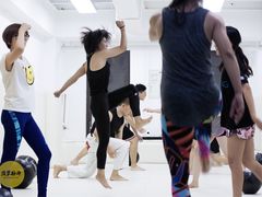 -菠萝格斗巴西柔术训练馆