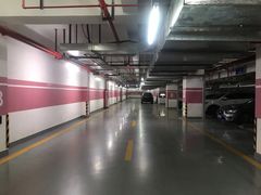 -华泰中心-停车场