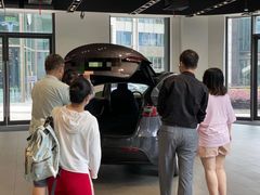 -TESLA 特斯拉(上海太古汇体验店)