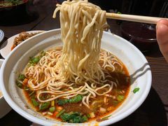-爆炸头阿姨小四川正宗川味小吃(无任何分店)