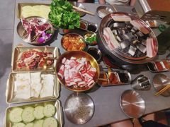 -围炉肉舍•炭烤活鳗•丹东海鲜烤肉(步行街店)