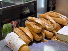 -Bánh Mì Huynh Hoa