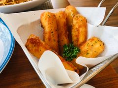 -Chom Cafe and Restaurant