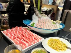 -鲜入唯煮·港式海鲜牛肉火锅(金宝街店)