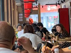 等位区-王婆乔鲜鱼自助火锅(蜀汉路店)