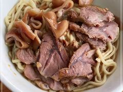 -松树干拌面店
