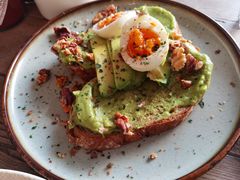 牛油果煮蛋吐司-RAC BAR(安福路店)