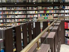 -钟书阁(群光广场店)