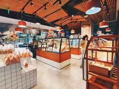 面包甜点陈列柜-Dough&Joe团憩(瑞虹天地月亮湾店)