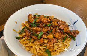 Sesame Oil Stir-Fried Chicken Dry Noodles
