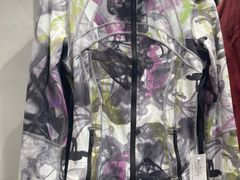 -lululemon(比斯特购物村店)