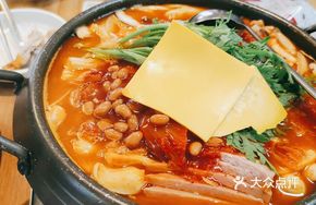 Kimchi Sausage Ramen Hot Pot