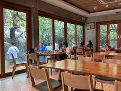 -Chom Cafe and Restaurant