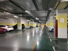 -爱琴海购物公园-地下停车场