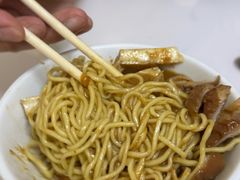 -松树干拌面店