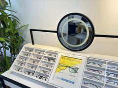 -天空之镜眼镜店蔡司依视路配镜授权零售店(望京颐堤港店)