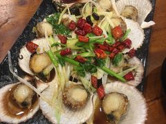 油泼扇贝-老东镇啤酒屋海鲜加工·蒸汽海鲜·海鲜烧烤(台东店)