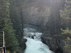 -阿萨巴斯卡瀑布观景点