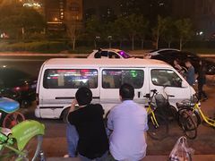 -马路牙子烧烤音乐酒馆(望京店)