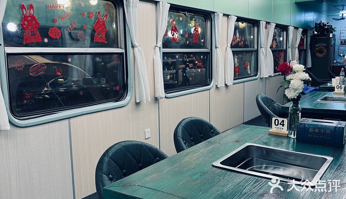 坐在火车上吃火锅是什么感觉🚃喜庆火锅