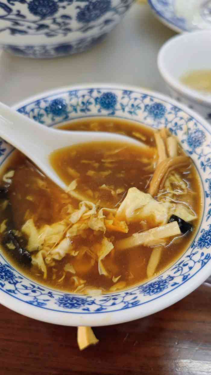 0 每次来北京都要到海碗居,炸酱面很好吃,老北京特色的点心也很好