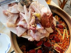 -广味炭炉鸡煲(宝业路分店)