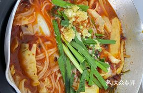 Tomato Hot Pot with V-shaped Crab Stick Noodles