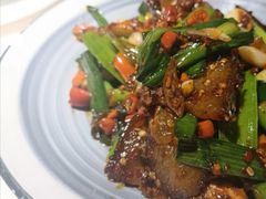 大蒜叶炒腊肉-田边二娃子·湖南民间菜