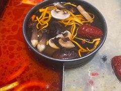 -老牌坊云南鱼豆花火锅(哈西万达店)