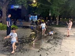 -瑞虹新天地月亮湾