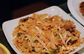Guangdong-style Dry-Fried Beef Rice Noodles