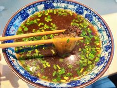 红烧牛肉粉丝汤-老新隆牛肉锅贴(新街口店)