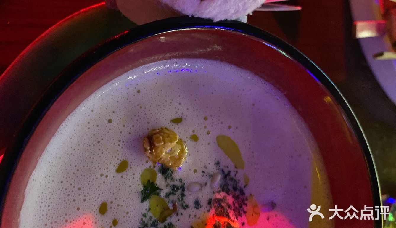 喜欢餐饮加上酒吧的组合