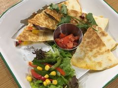 牛肉馅饼配迷你沙拉-HELLO 27 意面·沙拉·帕尼尼