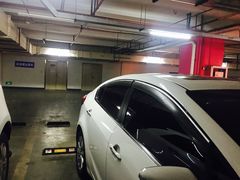 -丽丰购物中心·停车场