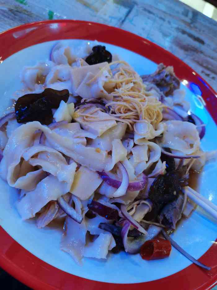 儿子娃娃椒麻鸡(大商新玛特店)-"大商新玛特美食城里面的一家店,中午