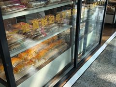 面包甜点陈列柜-一鸣真鲜奶吧(温州南站店)