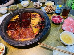 九宫格-渝嘴小老弟老火锅(华新村店)