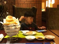 -香格里拉鱼跃地中海西餐厅·牛排披萨