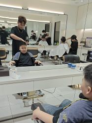 -IUME HAIR SALON
