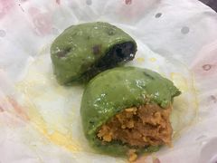 艾叶咸蛋黄肉松青团-王家沙点心店(南京西路总店)
