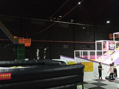 -嘿哟动霸CHUA·新潮玩运动娱乐中心·蹦床滑冰团建乐园
