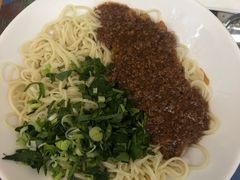 特色牛肉酱拌拉面-清真餐厅·回乡麦客