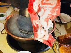 -洞庭洲·防空洞火锅·烧烤·铜锅涮肉(新百广场店)